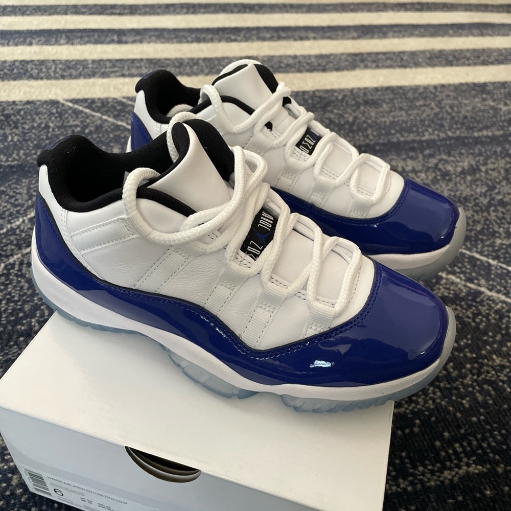 women’s air jordan 11 retro low ‘concord sketch’